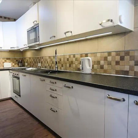 Appartement Sleeps 7 With Pool And Wifi
