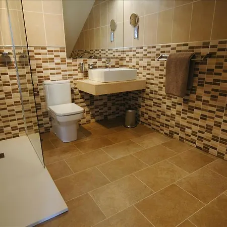Appartement Sleeps 7 With Pool And Wifi *
