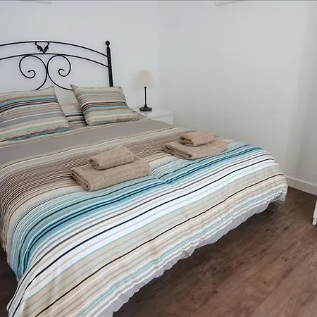 Sleeps 7 With Pool And Wifi